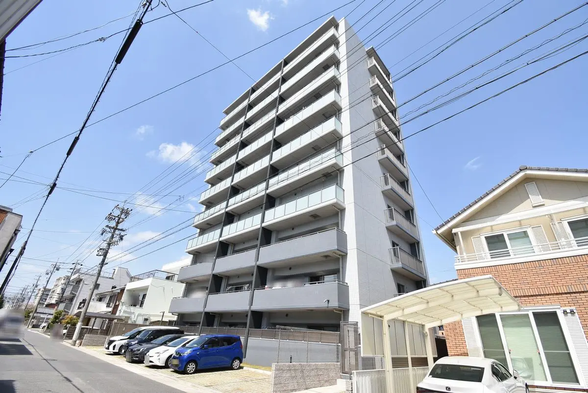 ファミリアーレ岩塚
