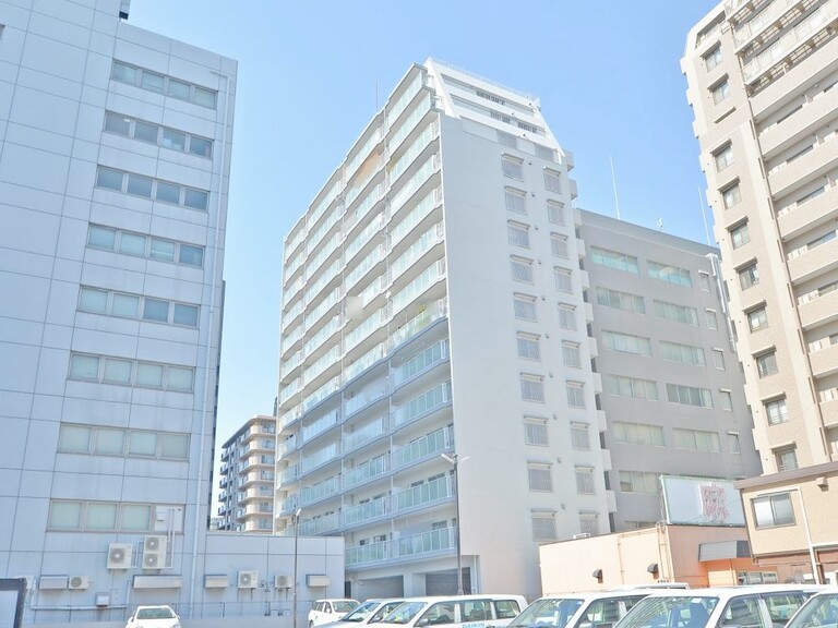 ルネ江坂駅前