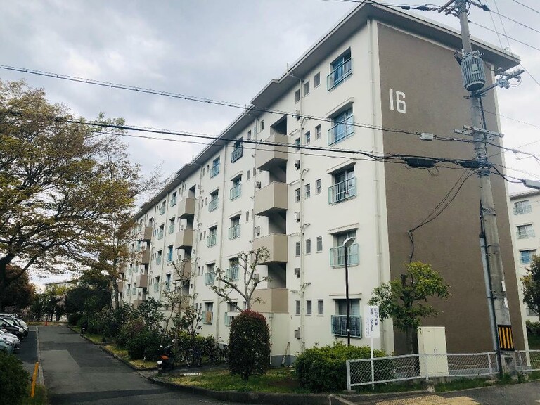 箕面粟生第二住宅16号棟