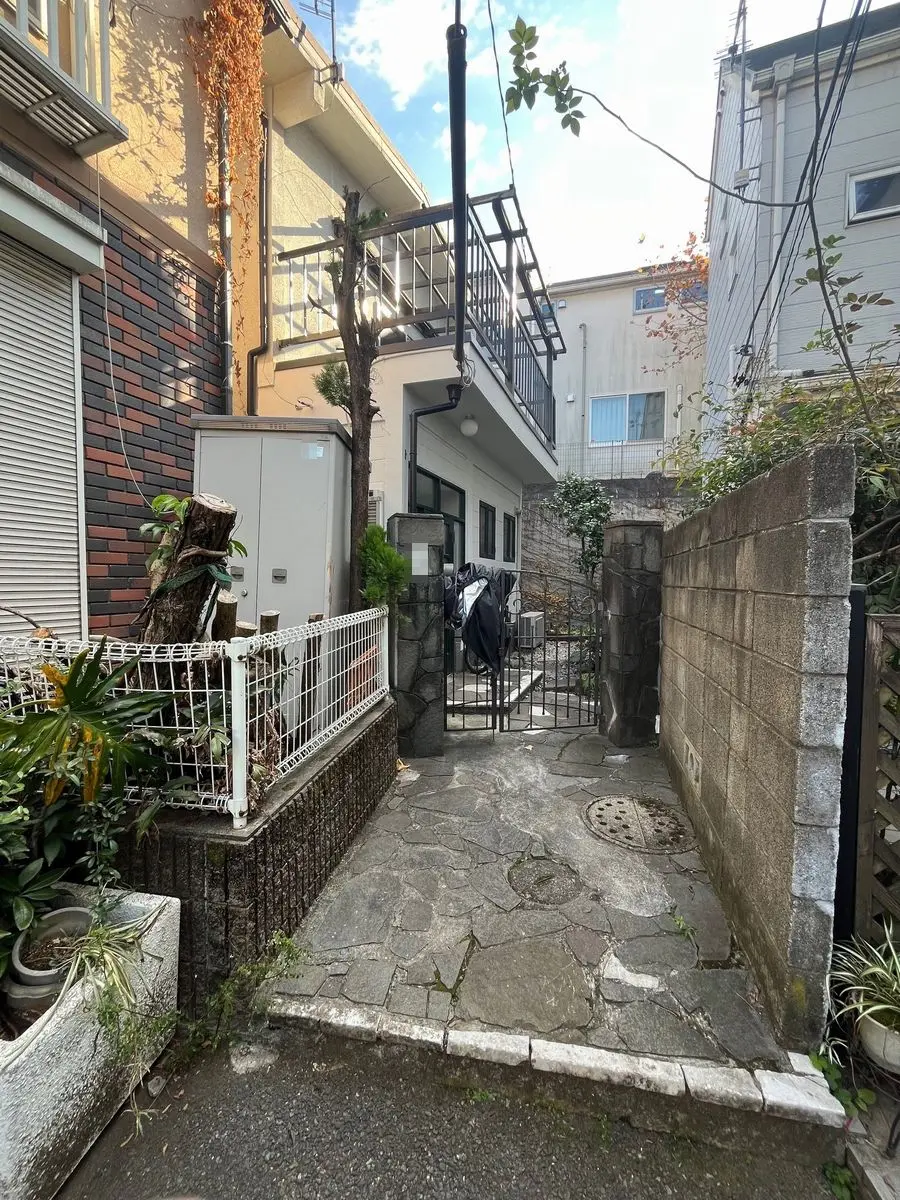 1098367：渋谷区広尾３丁目戸建（再建築不可）：4800万円